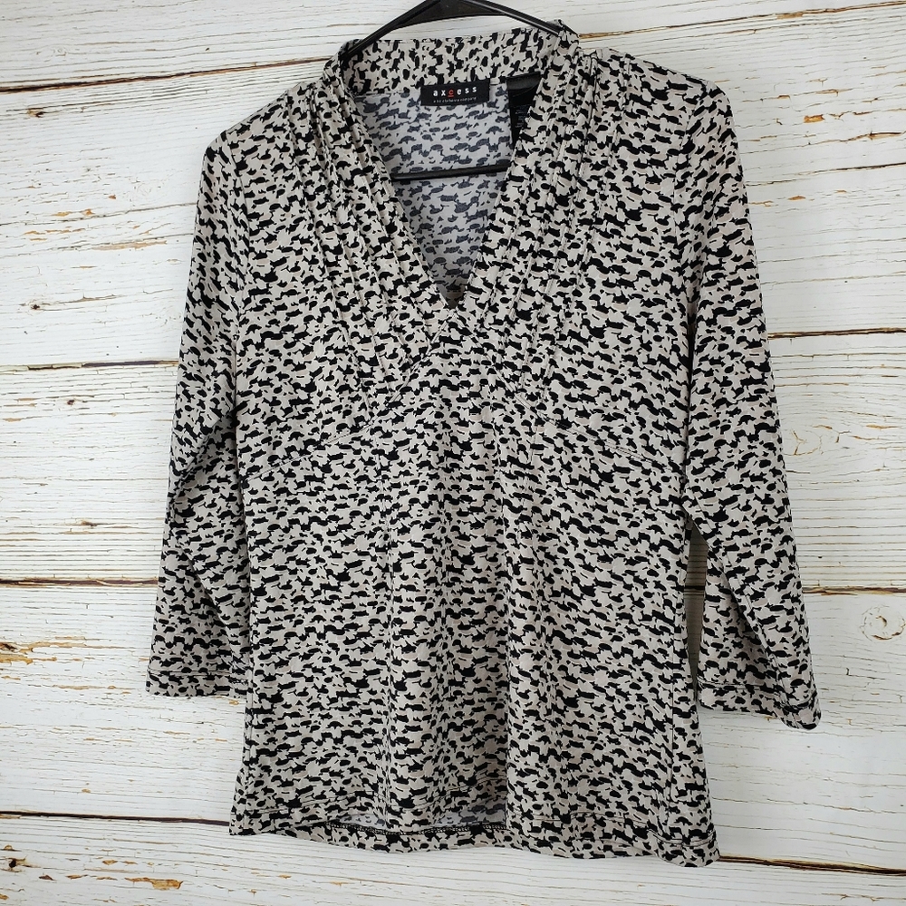 Axcess V Neckline Top - Picture 2 of 5